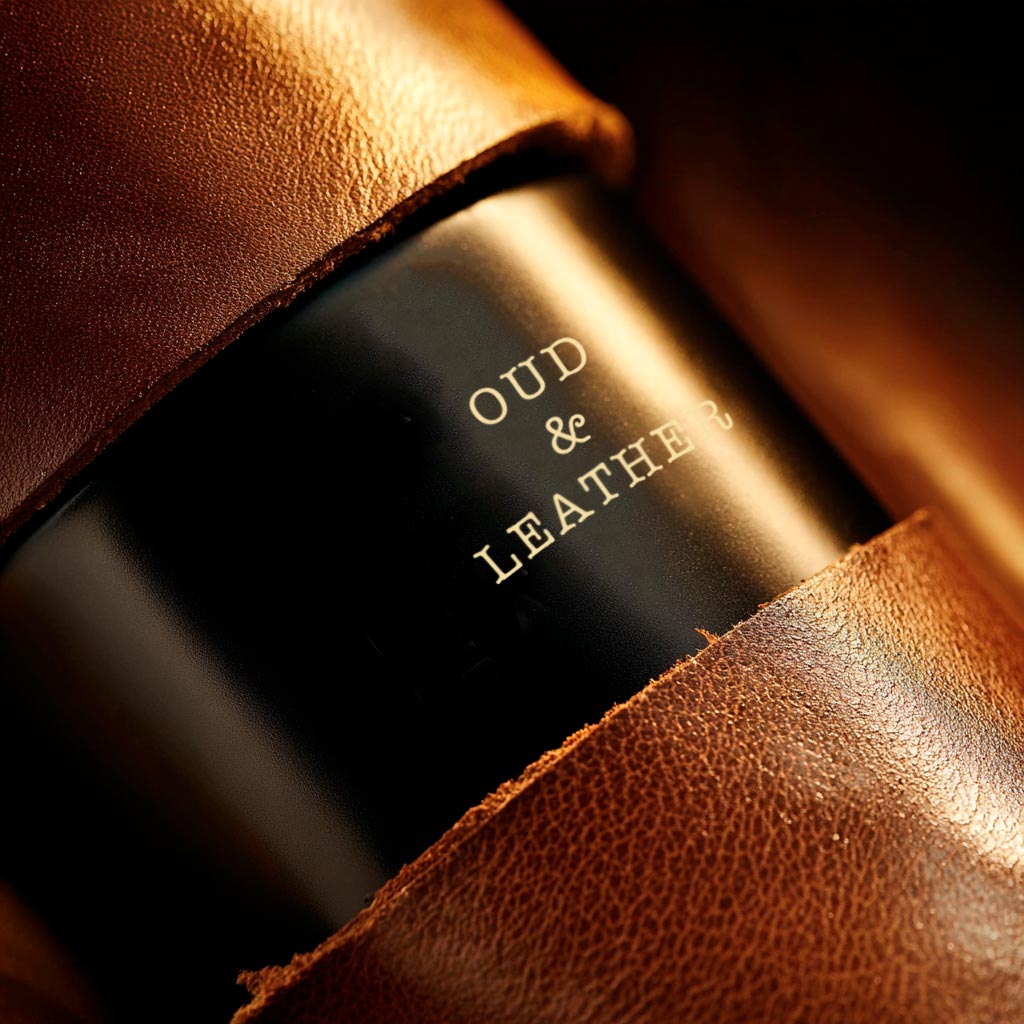 u6152832898_Close-up_shot_of_a_sleek_black_glossy_candle_jar__935ace12-ffaf-4e27-9ed6-f742deb72add_0.jpg__PID:f1632aea-b509-40ac-ade7-2fec50c8f421