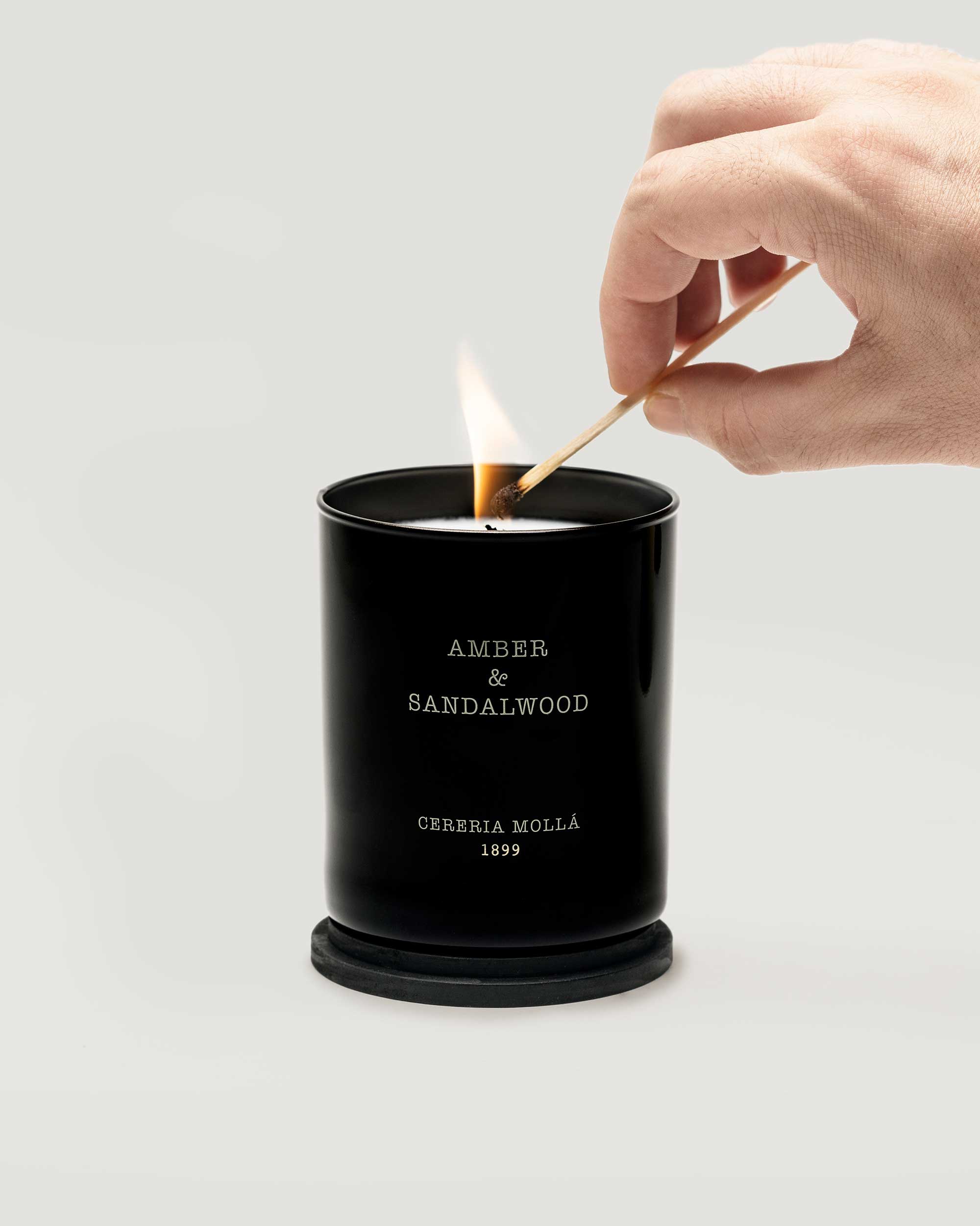 Vela Amber & Sandalwood 230gr